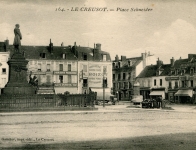 Schneider (Place), statue Eugène Schneider et Église Saint-Laurent