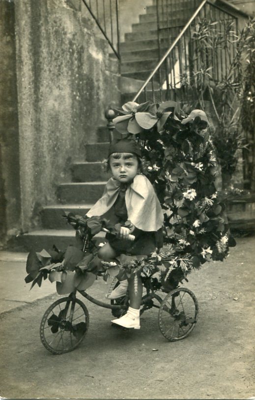 1933 - Tricycle fleuri