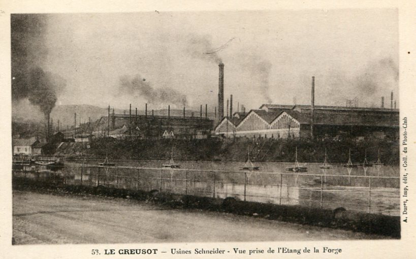 Vue prise de l'Étang de la Forge