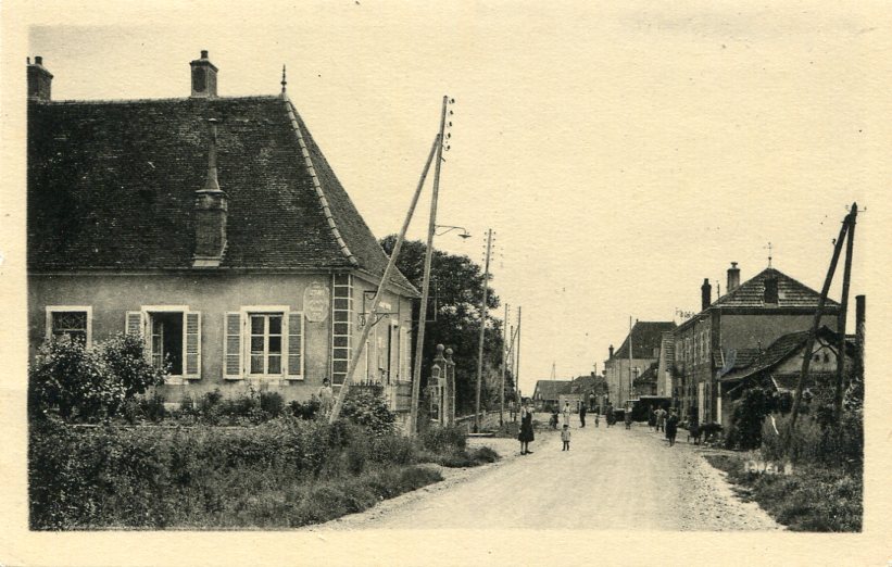 Entrée du Bourg et Poste