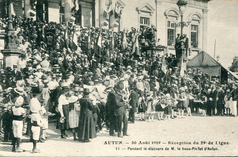 11 - Pendant le discours du Sous-Préfet