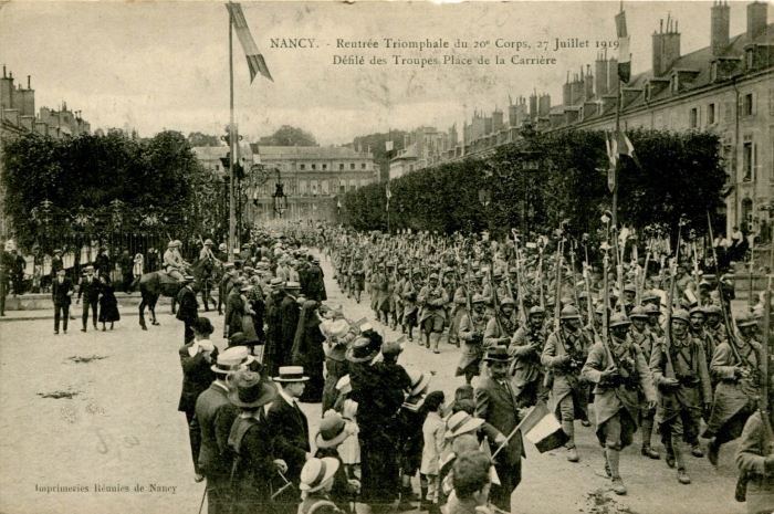 Défilé des troupes place de la Cattière