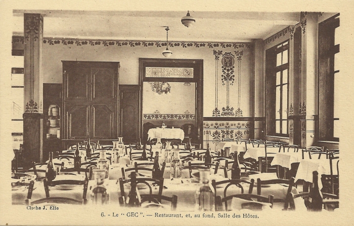 Restaurant et salle des hôtes