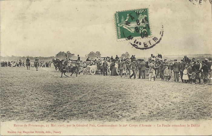 La foule attendant le défilé