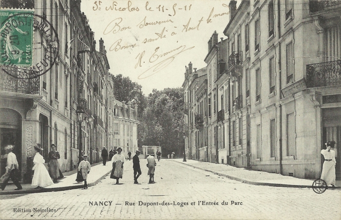 Rue Dupont-des-Loges et l'entrée du parc