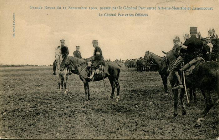 Le Généeal Pau et ses officiers