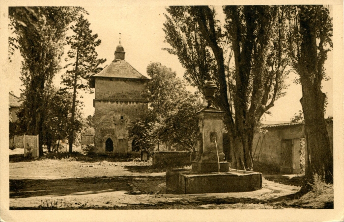Fontaine et ancienne chapelle