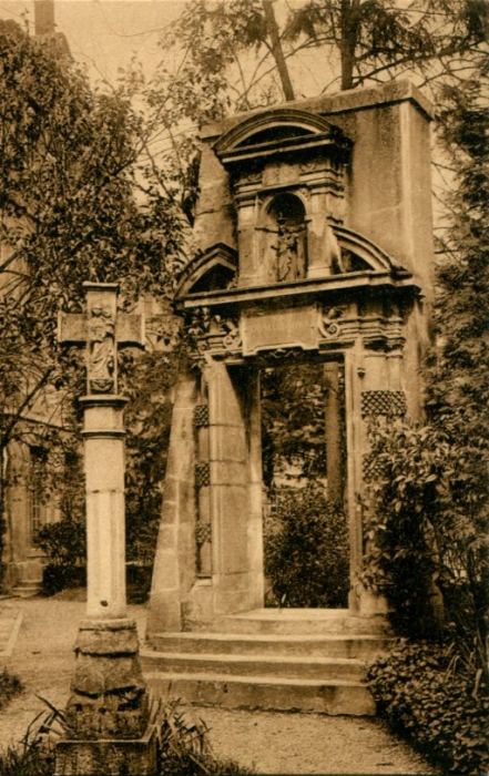 10 - Portail de la Chapelle de l'ancien Hôpital Saint-Julien