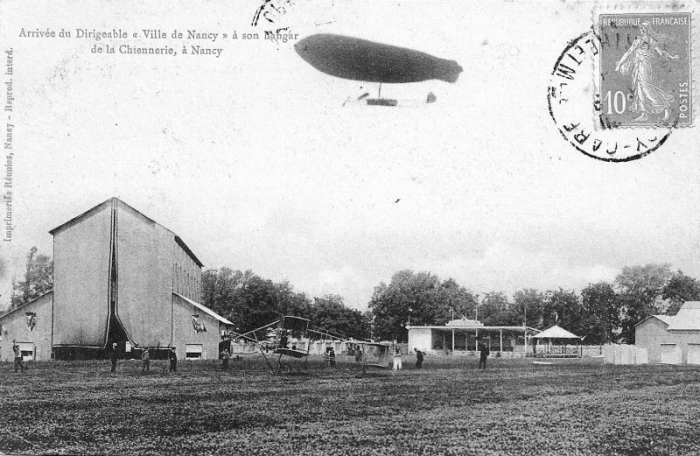 À son hangar de la Chiennerie