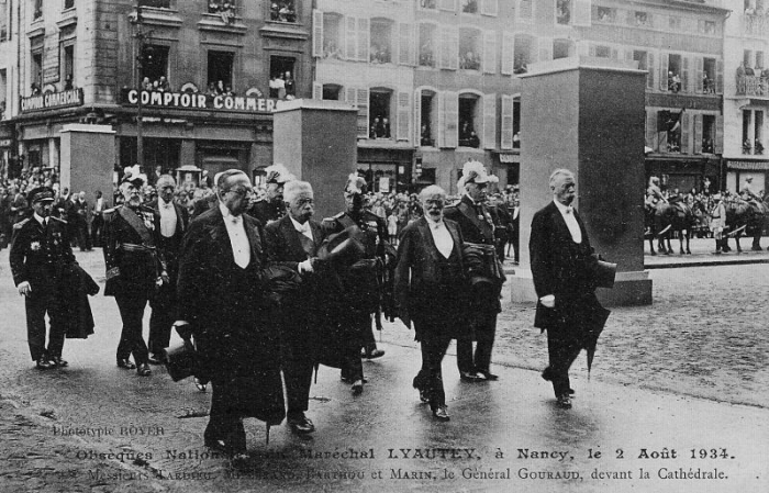 Personnalités devant la cathédrale