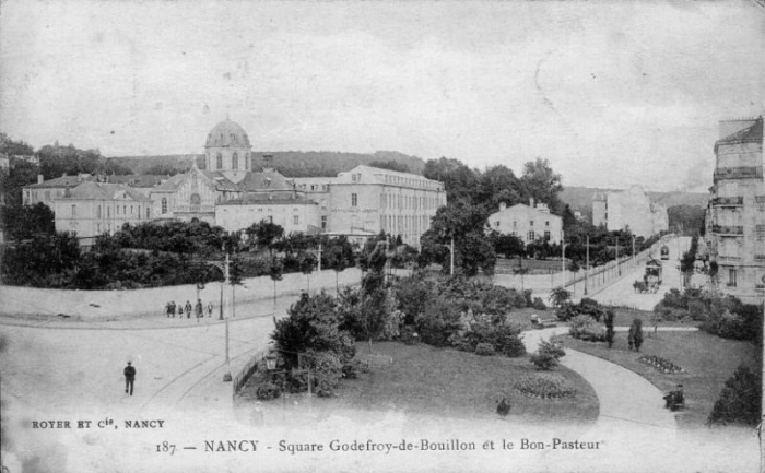 Square Godefroy-de-Bouillon et le Bon-Pasteur