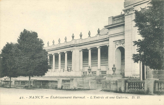 L'entrée et une galerie