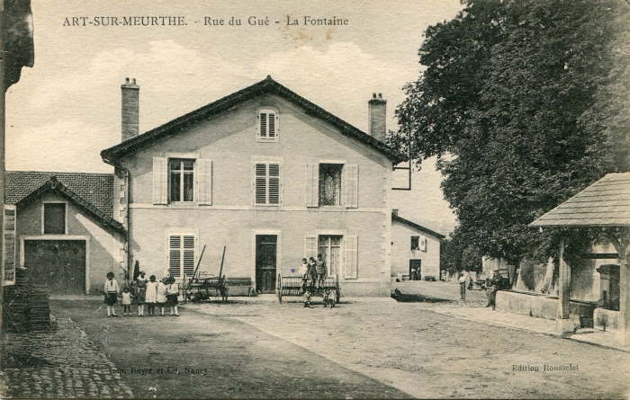 Rue du Gué - La fontaine