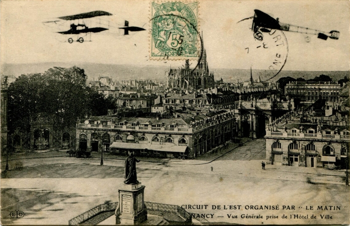 Vue générale prise de l'Hôtel de Ville