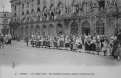 08 - Les petites Lorraines devant l'Hôtel de Ville