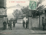 Casernes, cimetières et monuments