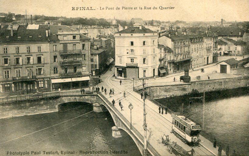Pont de Pierre et Rue du Quartier