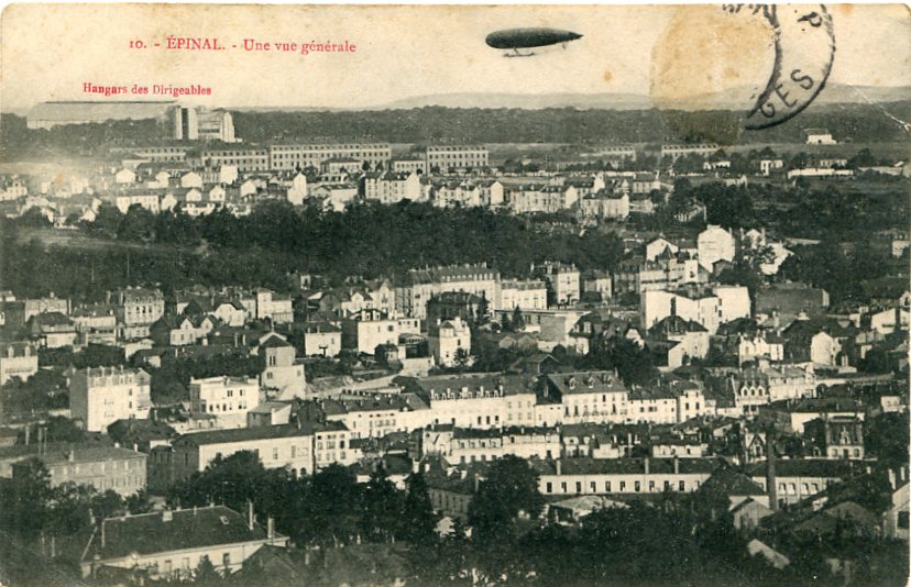 Dirigeable survolant Épinal