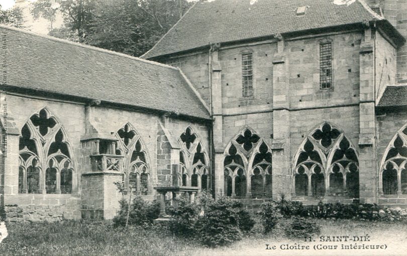 Le Cloître (cour intérieure)