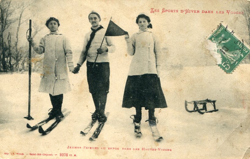 Jeunes skieurs au repos