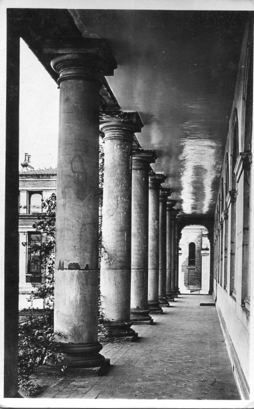 La Colonnade