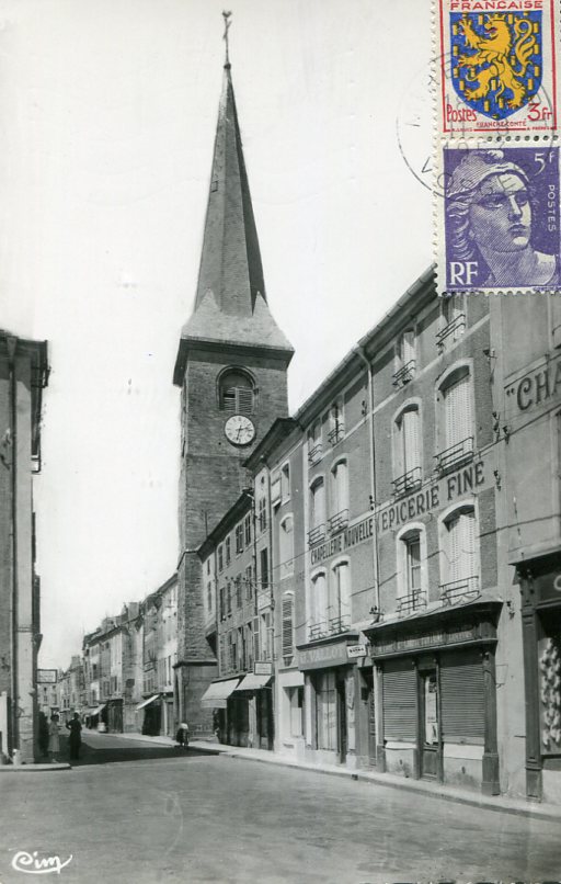 L'Église et la rue de l'Hôtel-de-Ville